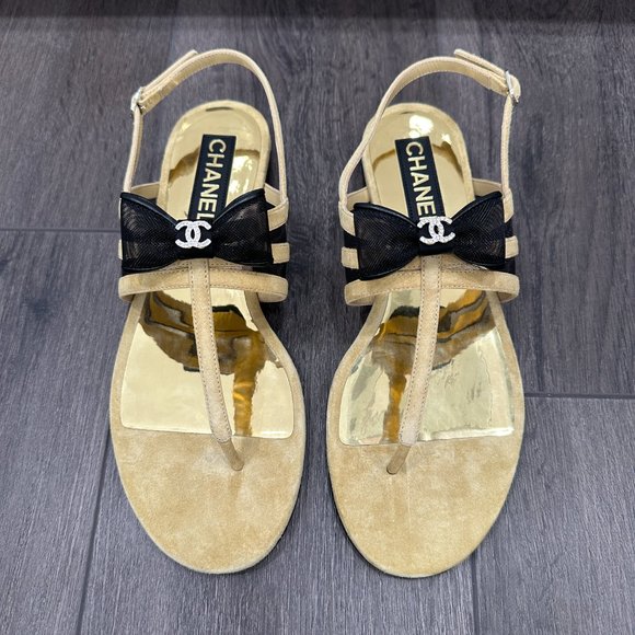 Chanel 24 Caramel Camel Brown Beige CC BLACK BOW LOGO Gold Sandals 40 - Picture 1 of 16